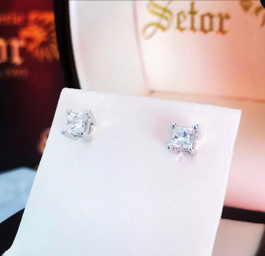 Princess cut diamond earrings DE014