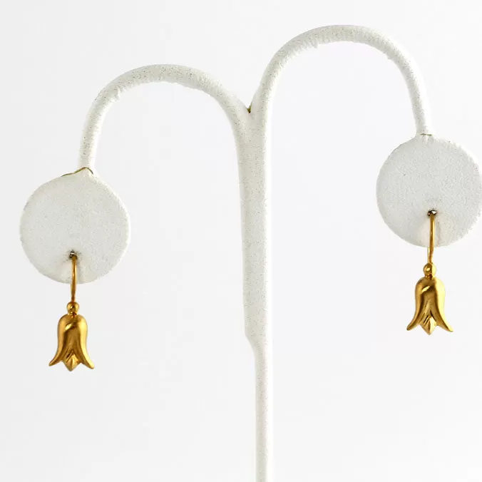 Queen's Nectar Lily Gold Earrings