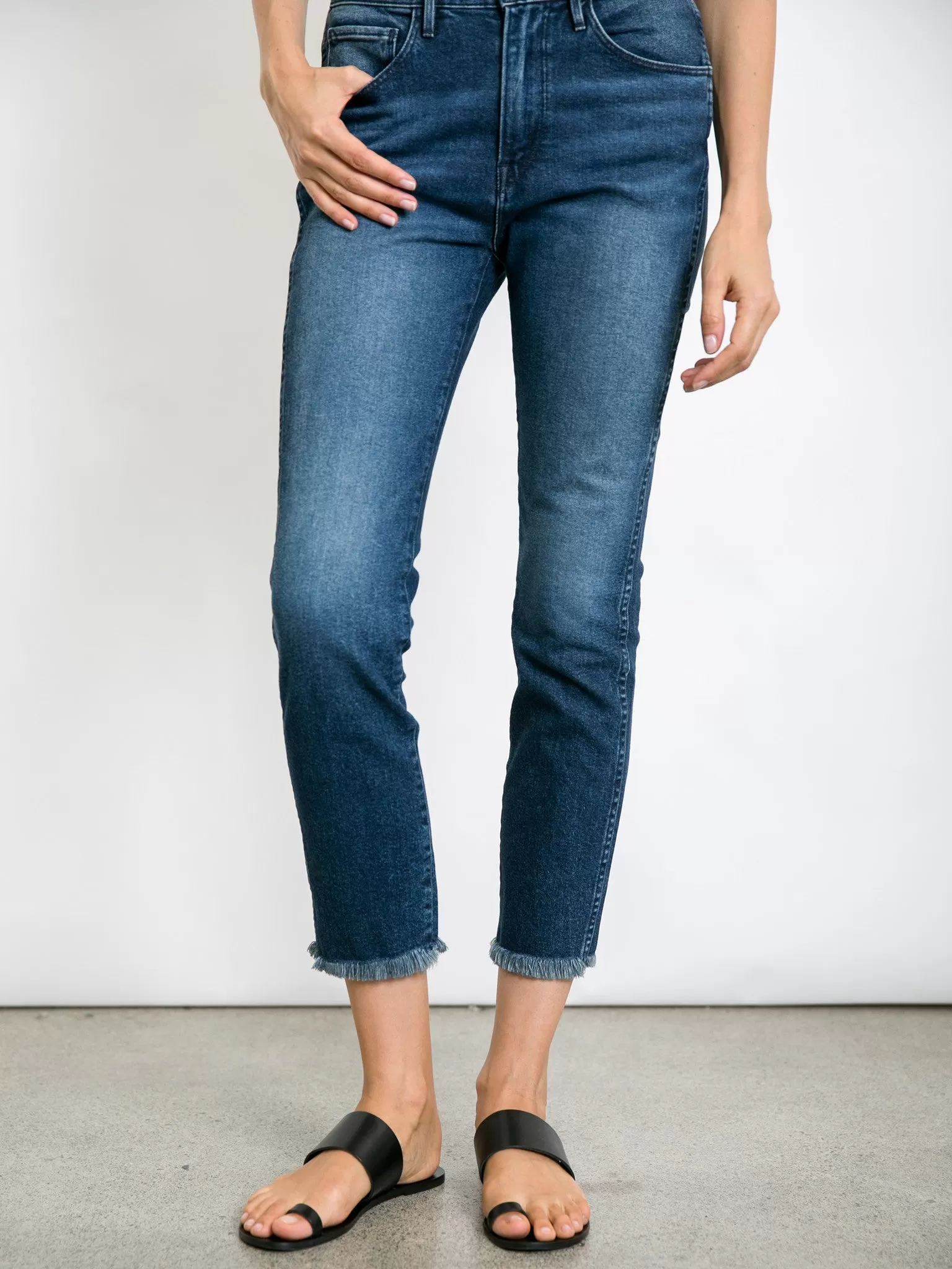 Straight Authentic Cropped Jeans - Buck