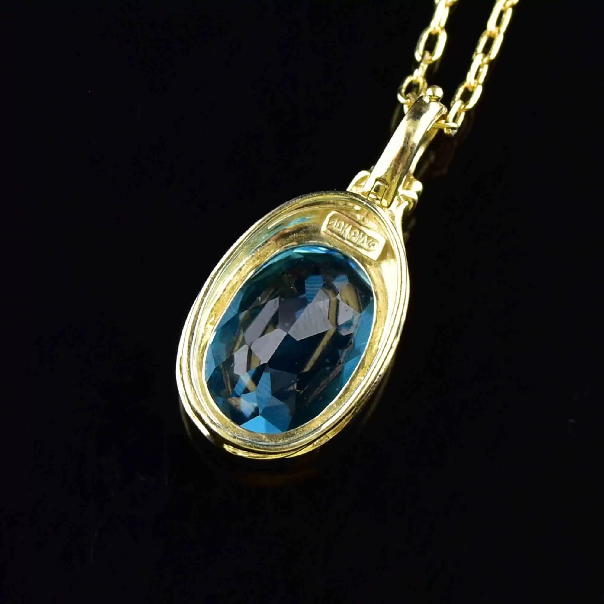 Vintage 10K Gold Knot Blue Topaz Pendant Necklace