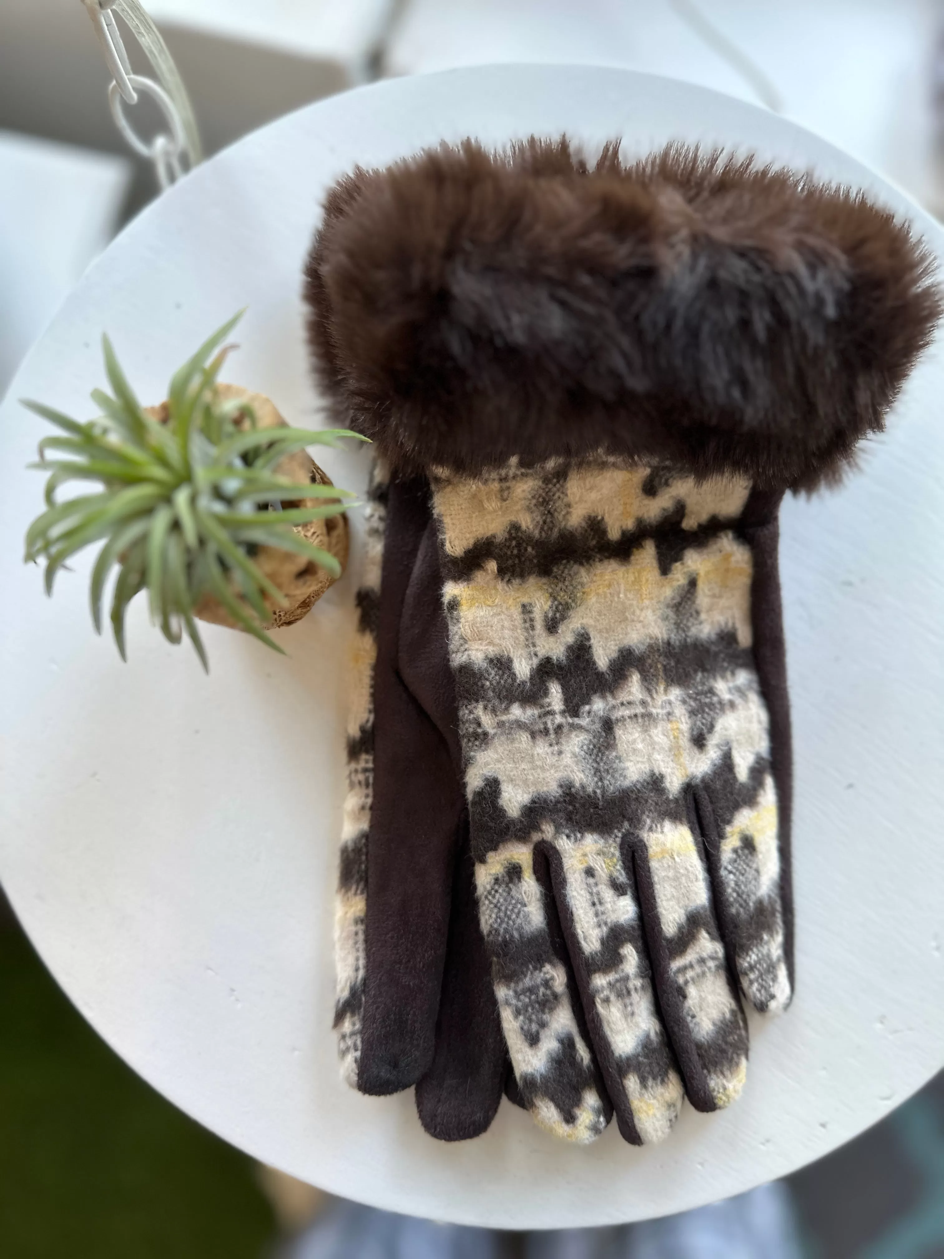 Women's Houndstooth Texting Glove with Faux Fur Trim